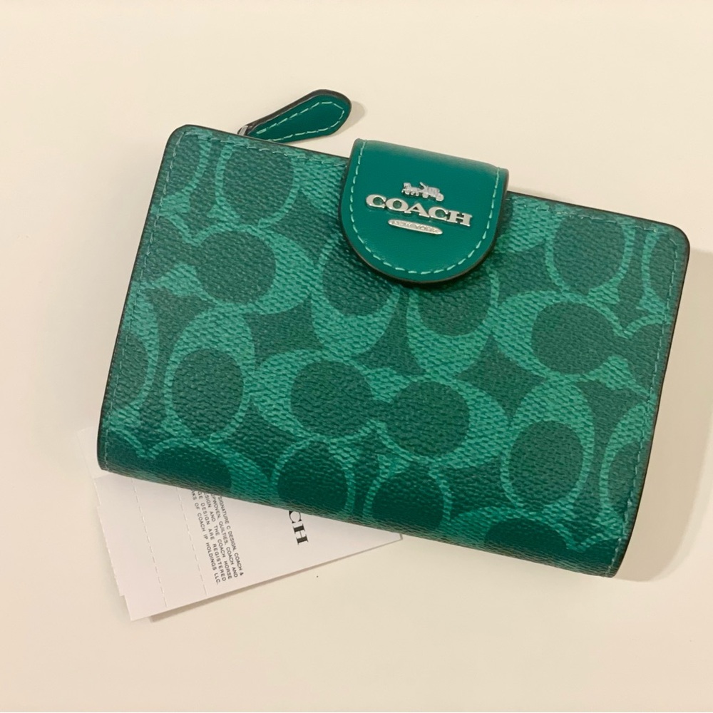 NWT Coach Medium Corner Zip Wallet In Signature Canvas Bright Jade CW786